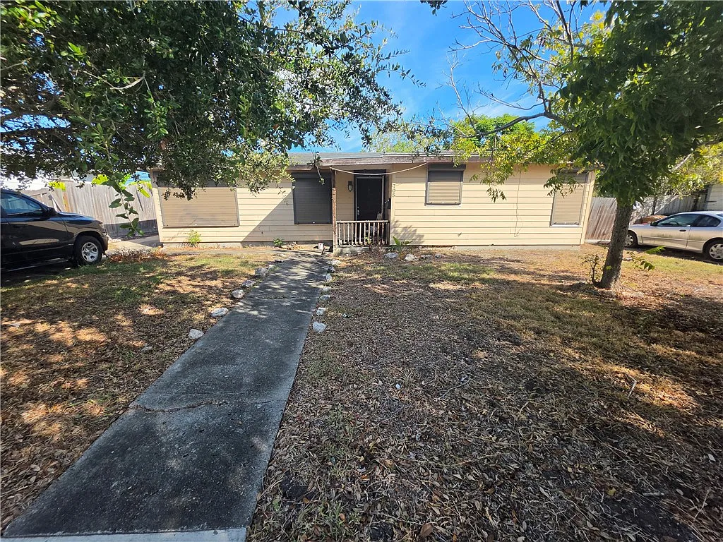 3 bed, 1.0 bath, 1483 sqft, $1,395 — Photo 1
