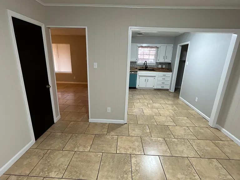 9405 Enid St — Photo 7