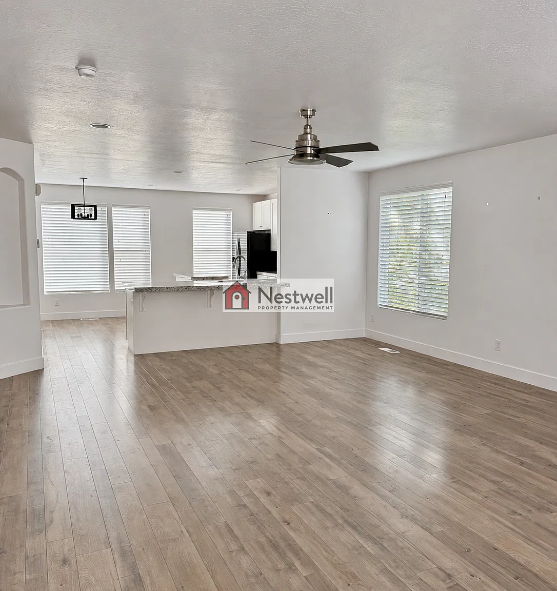 Gorgeous end-row townhome in Murray! — Photo 3