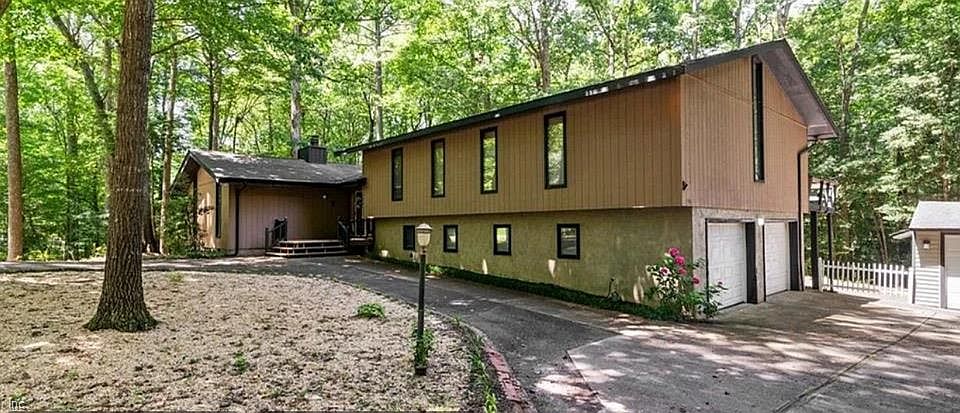 1st image of 304 Hempstead Rd