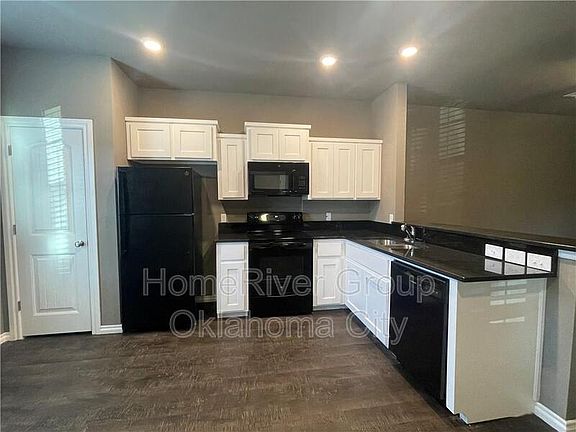 3rd image of 1014 SW 91st St