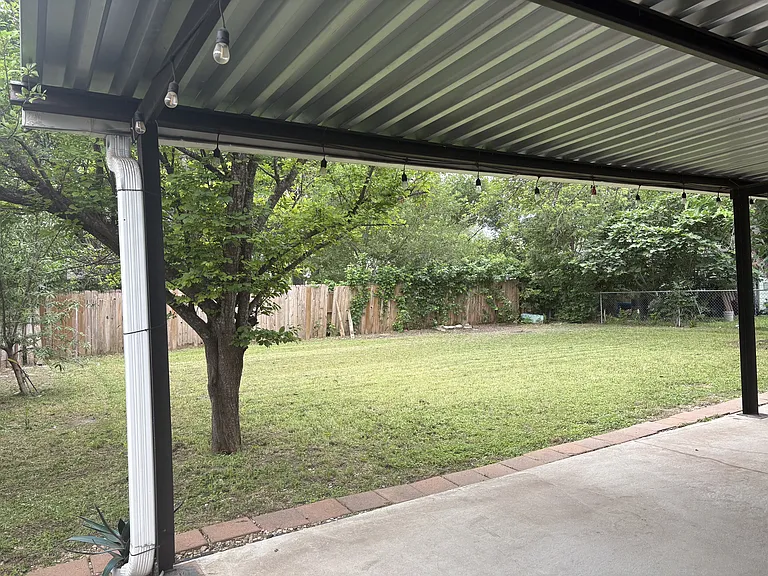 Private backyard with a covered back porch, perfect for barbecues, outdoor dining, or unwinding after a long day. Outdoor space this size is a premium feature in the South Austin rental market, especially 15 minutes away from downtown Austin, Texas.