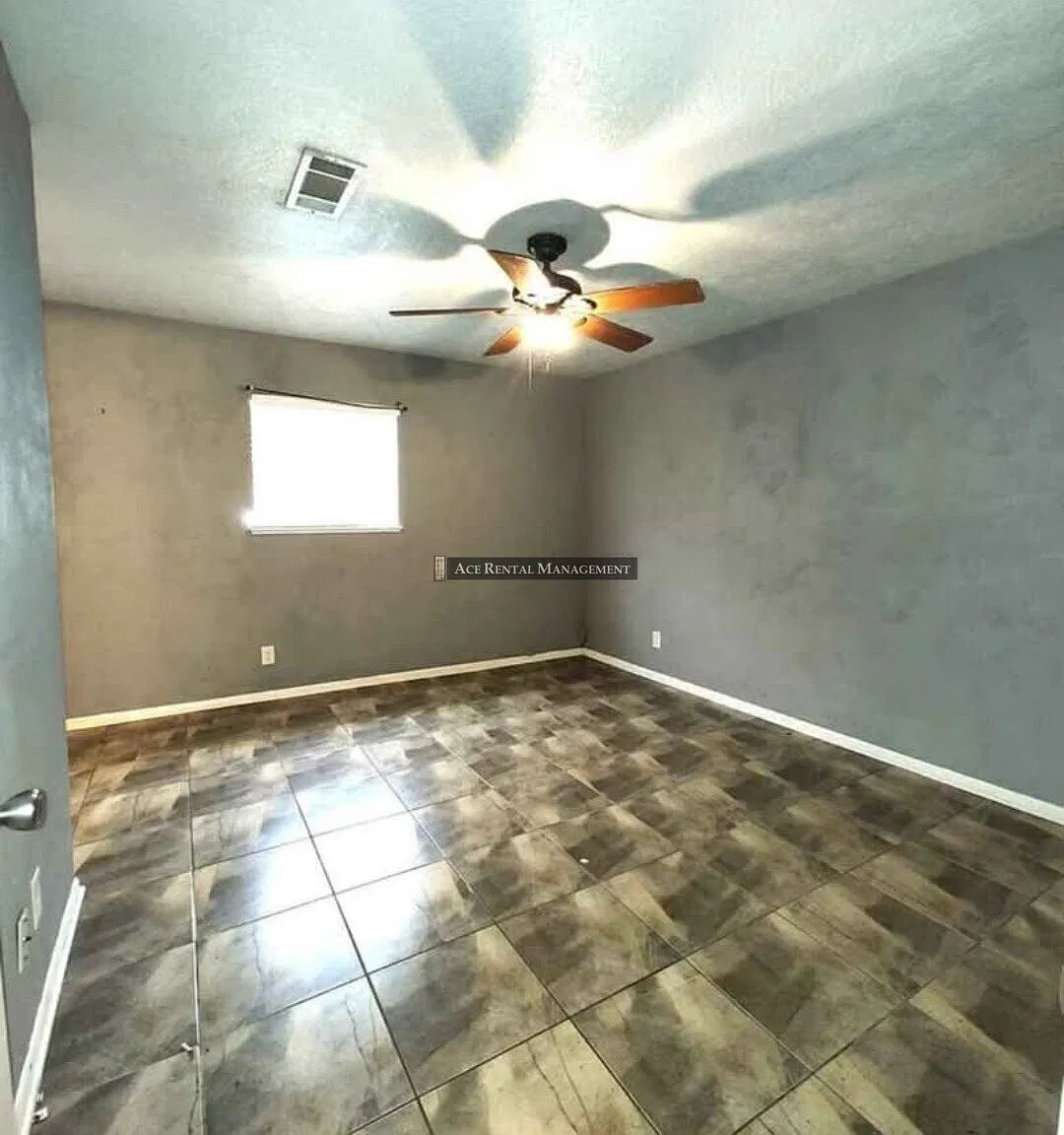 Coming Soon! Beautiful 3BR/2BA Home with 2-Car Garage in Beaumont, TX 77705 — Photo 3