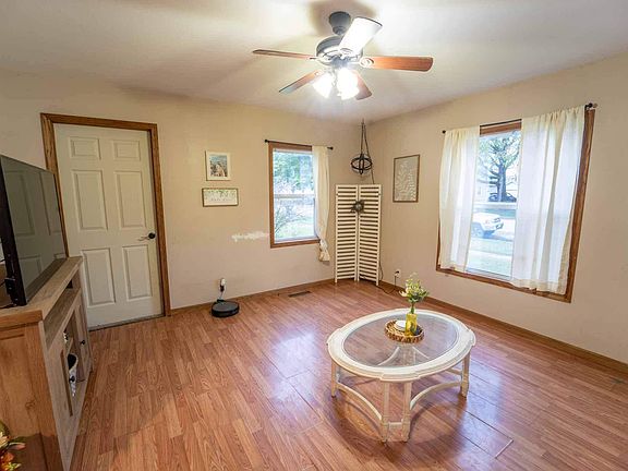 2nd image of 208 Jasper Street