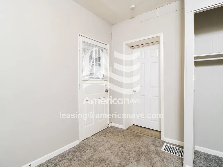 1143733_012_bedroom_14215428.jpg