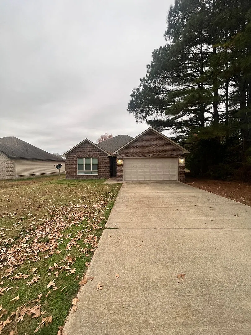 3 Bed / 2 Bath Available Now! — Photo 2