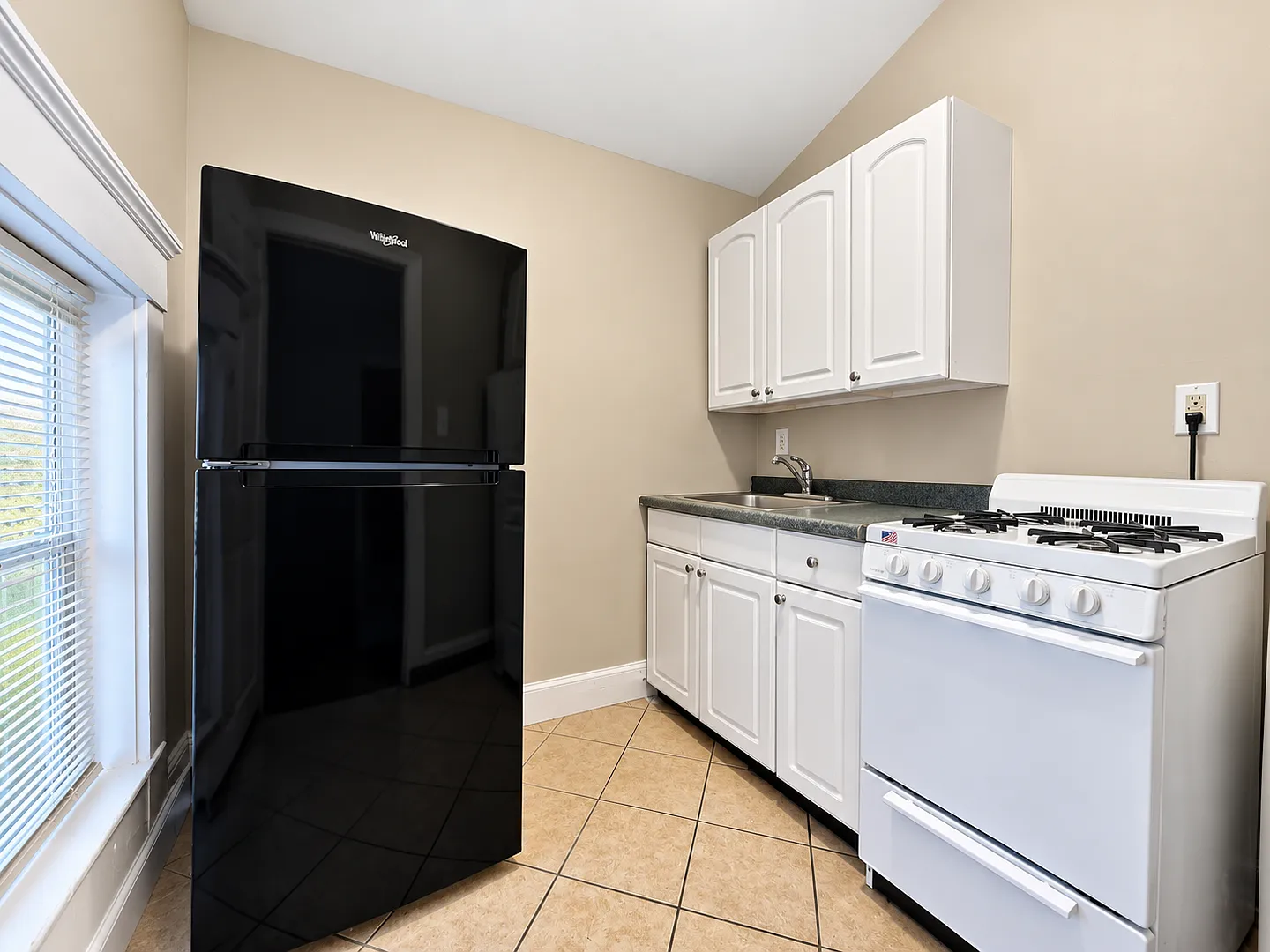 224 E Oak St — Photo 4