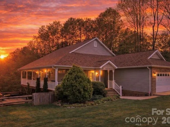 5106 Hanging Rock Ct, Hickory, NC 28601