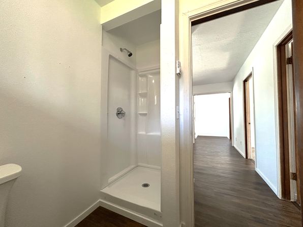 2 3rd St W, Chinook, WA 98614