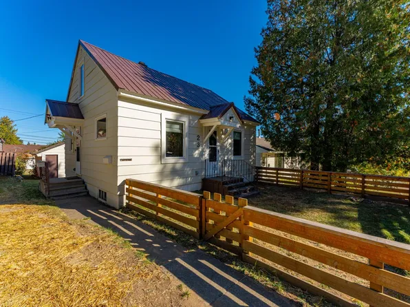 23 E Boundary St, Ely, MN 55731