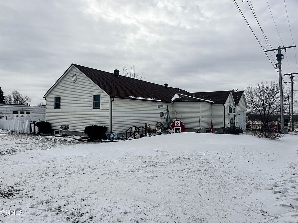 1st image of 121 8th St