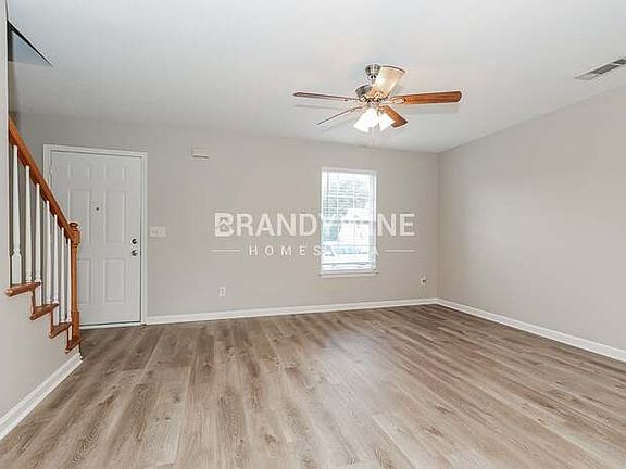 3rd image of 701 Holland Ridge Dr