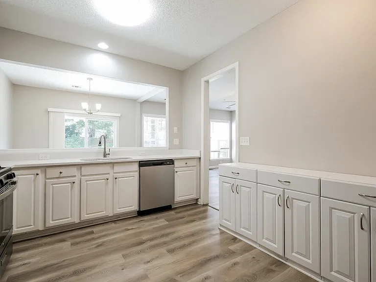 191 Regent Pl — Photo 10