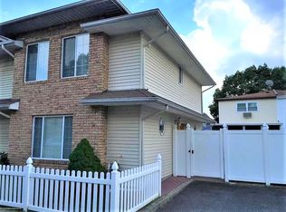 24 Seaside Ln, Staten Island, NY 10305