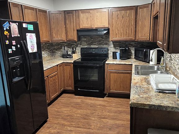 4th image of 5815 Townhouse Ln #13