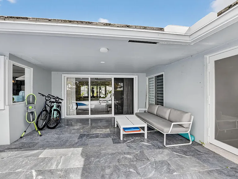 891 SW Hickory Ter — Photo 38