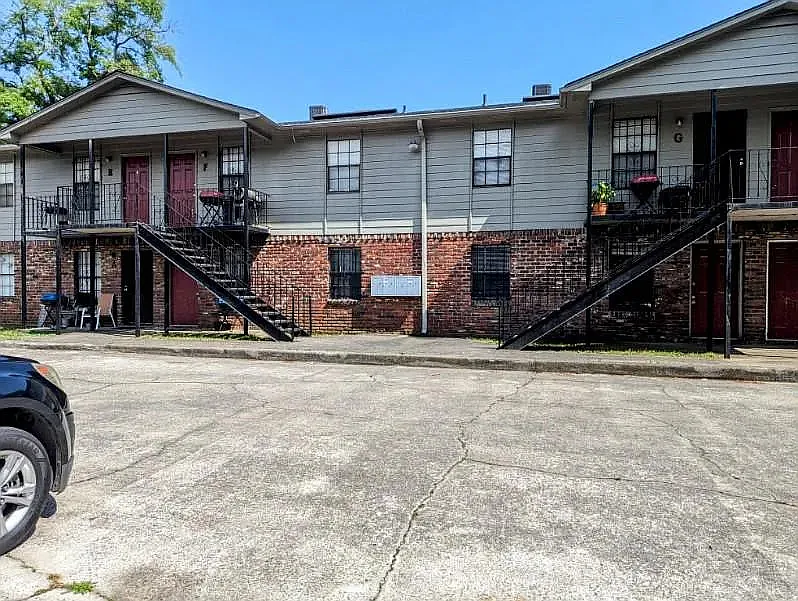 2 bed, 950 sqft, $800 — Photo 2