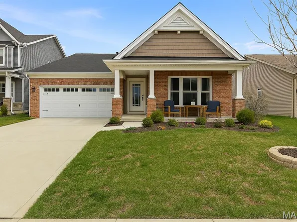 155 Palais Ct, Saint Charles, MO 63301