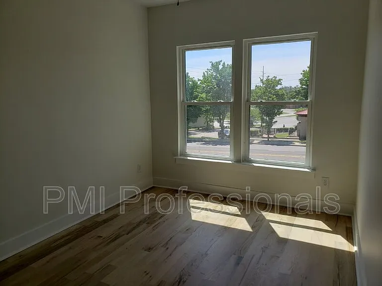 215 Eisenhower Dr #A — Photo 9