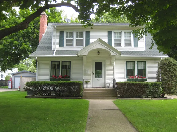 236 W Winsor St, Elkhorn, WI 53121