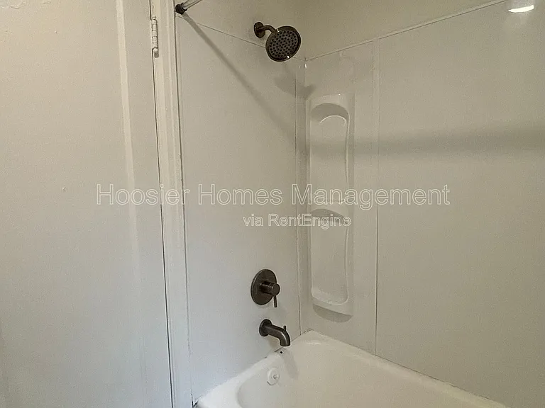 1509 N Chester Ave — Photo 16