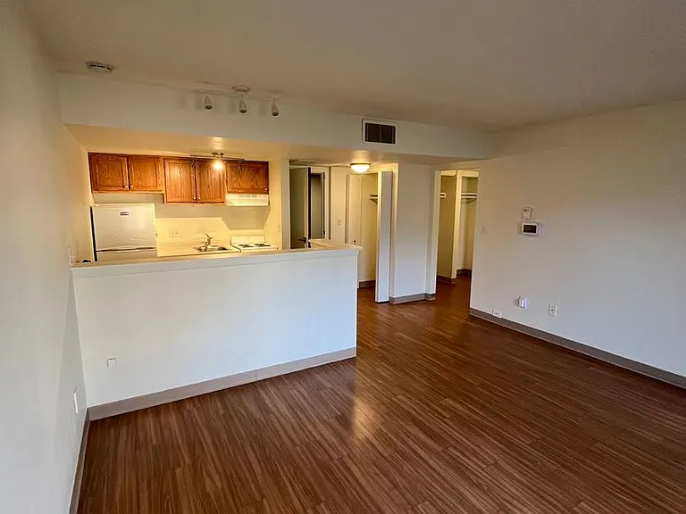 Sycamore Place Apartments — Photo 33