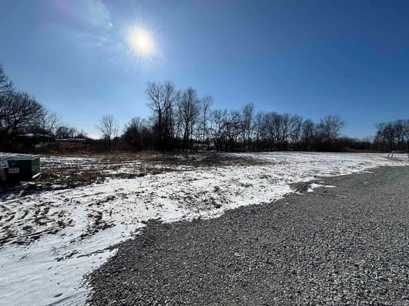 4 Blue Bird Pie Rd, Mitchell, IN 47446