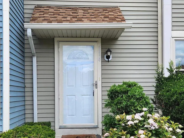 114 Brent Ct — Photo 3