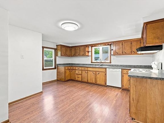 5th image of 2219 Berger St