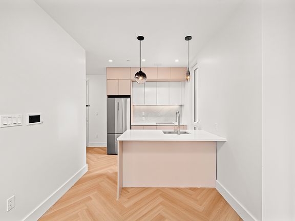 4th image of 34-16 38th St #1506