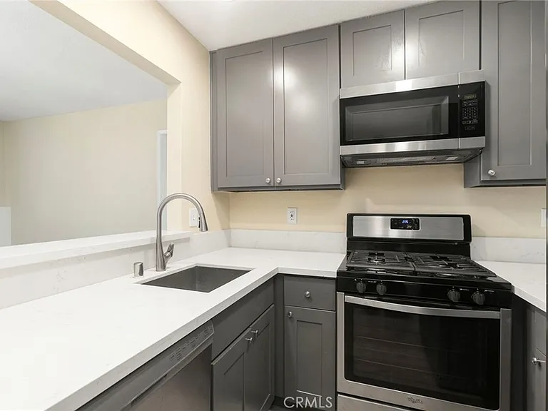 30 Gavilan — Photo 10