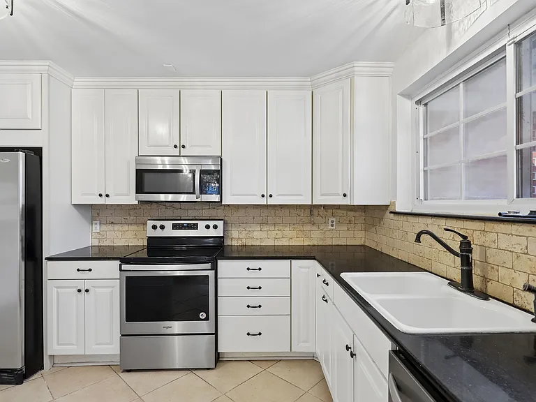 1367 Riverbirch Ln — Photo 11