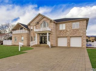 15 Christopher Ct, Babylon, NY 11702