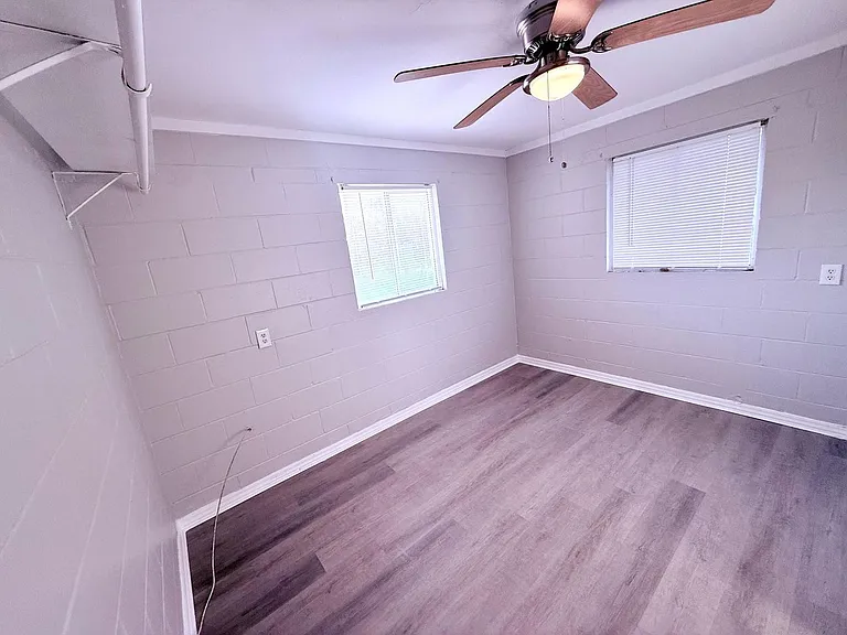 2305 SW 2nd St — Photo 10