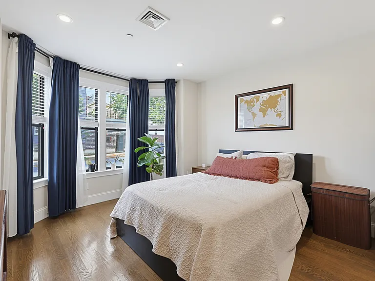 498 Sumner St #1 — Photo 8