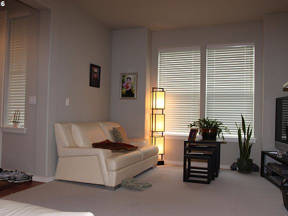 3rd image of 817 NE 73rd Ave