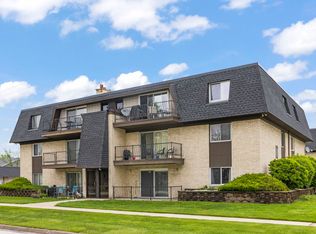 11101 S 84th Ave APT 1A, Palos Hills, IL 60465