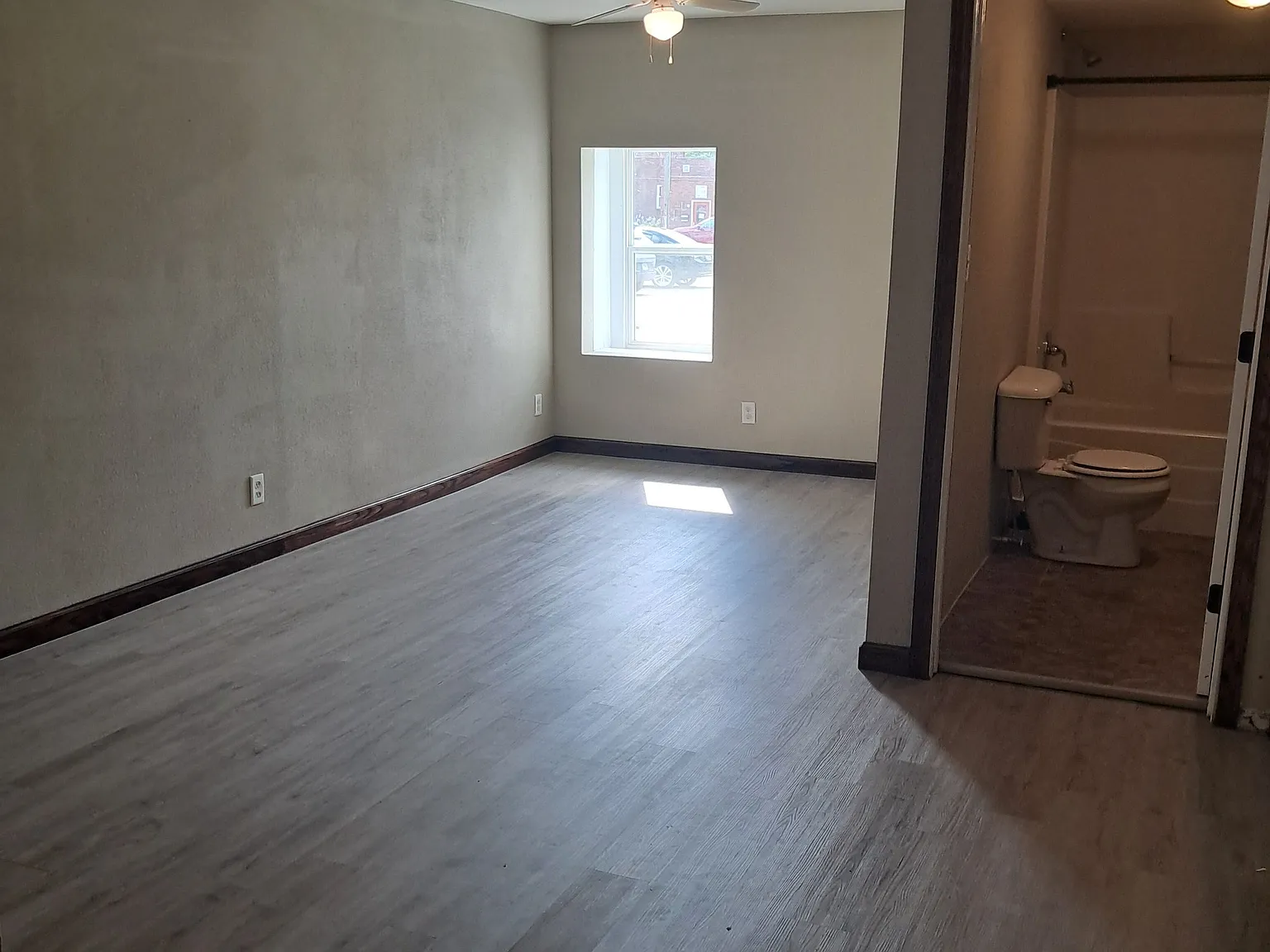 3 bed, 1.0 bath, $900 — Photo 1