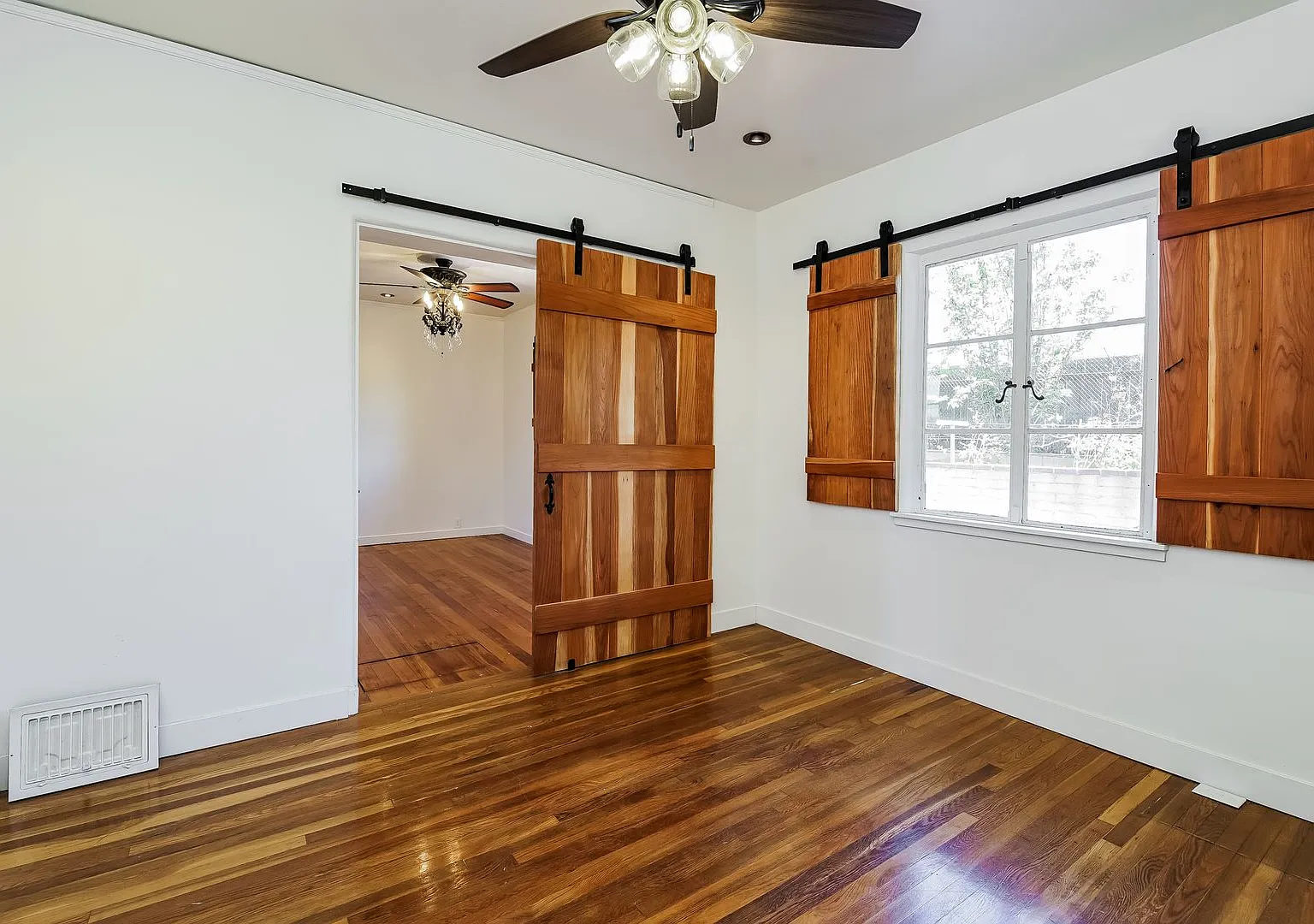 Huge 4 bedroom\2.5 bath — Photo 4