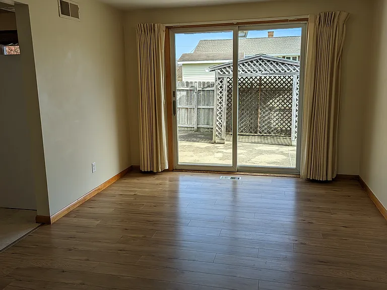 355 Avalon Dr — Photo 9