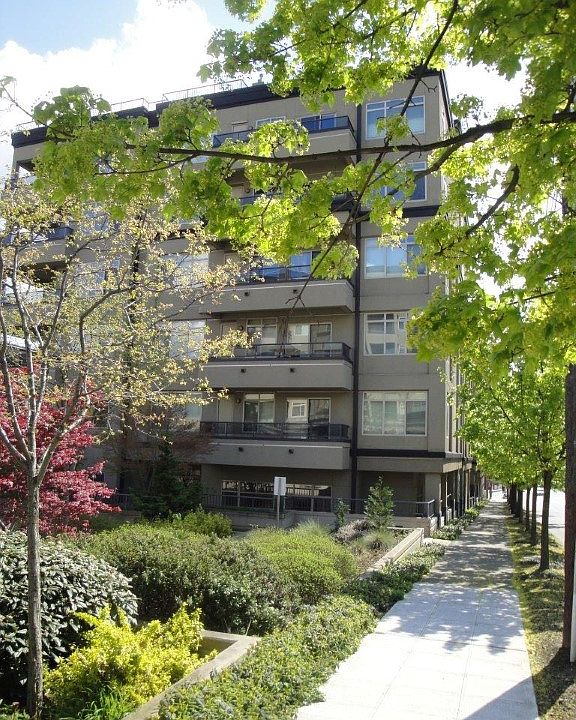 1st image of 900 Aurora Ave N #203