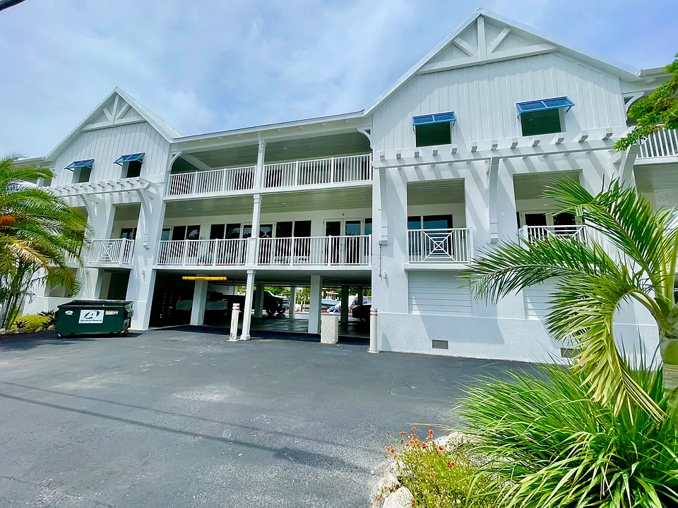 89240 Overseas Hwy #10