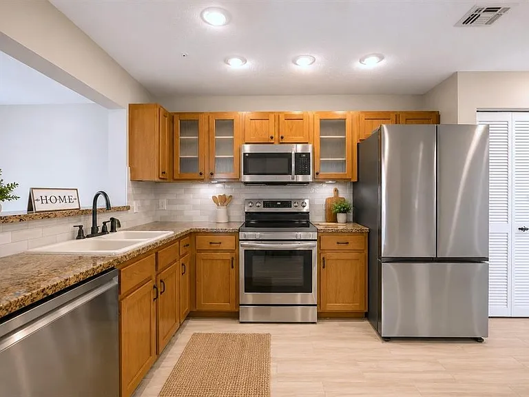 641 Maple Oak Cir #101 — Photo 12