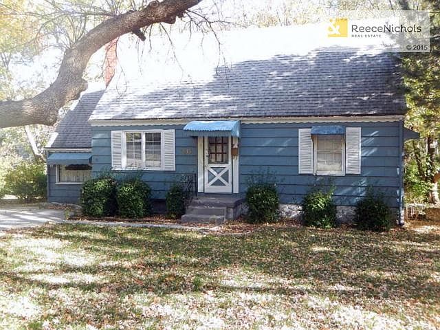 Cute 3 bedroom 1 bath home with large 2nd level loft & finished