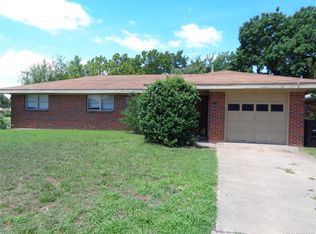 961 Yale Dr, Bartlesville, OK 74006