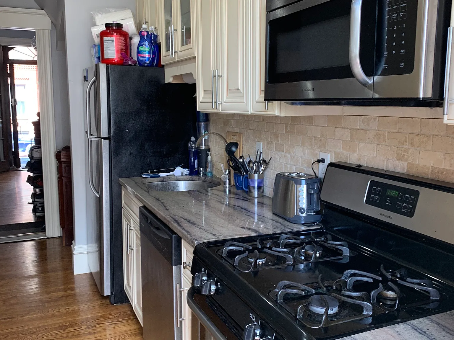 4 bed, 999 sqft, $6,700 — Photo 4