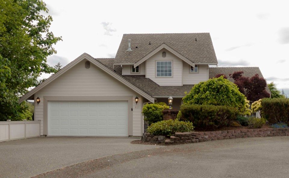1st image of 625 Medallion Pl E
