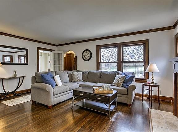 3rd image of 7122 Grand Ave