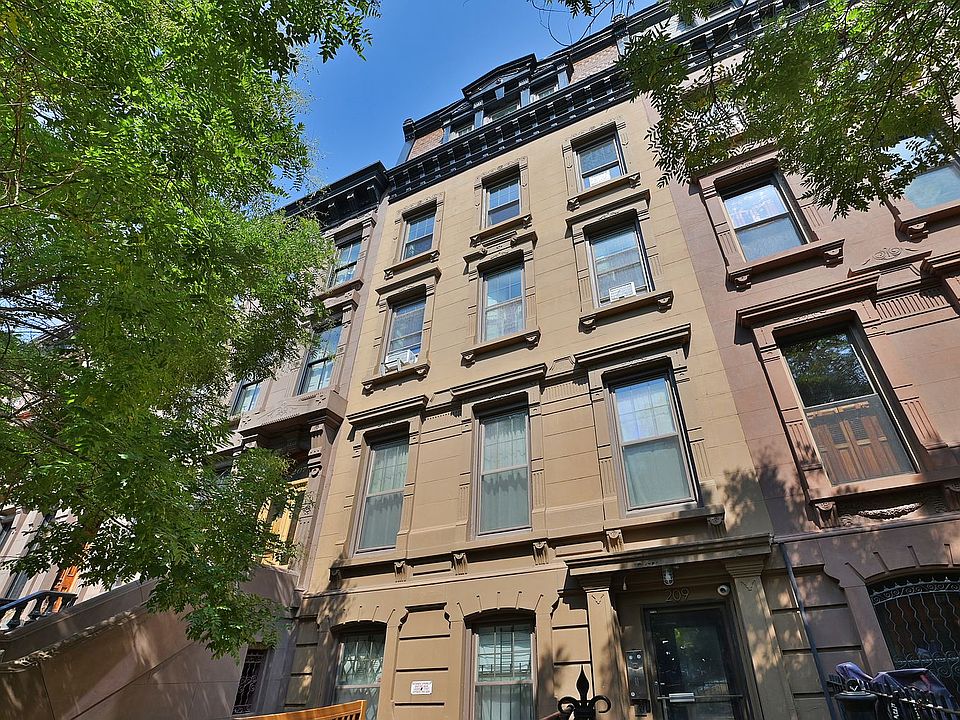 1st image of 209 Hancock St APT 3R