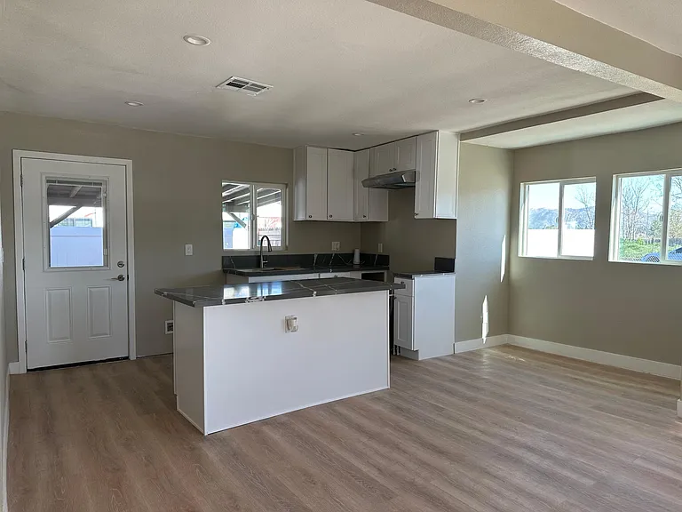 3343 Wallace St — Photo 8